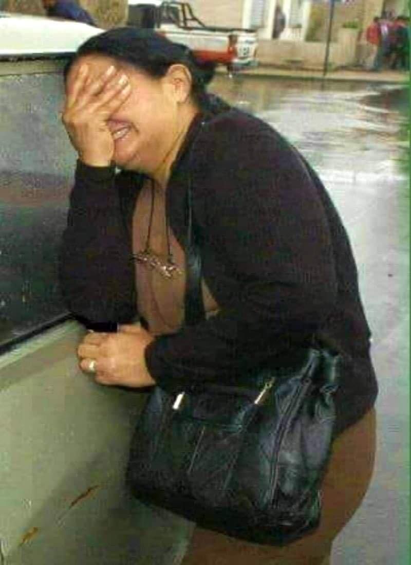 A woman dressed simply and with a gloomy expression walked inside a supermarket!