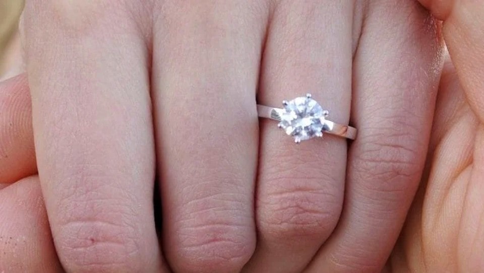 He proposed to her with a diamond ring, which she accepted with enthusiasm.