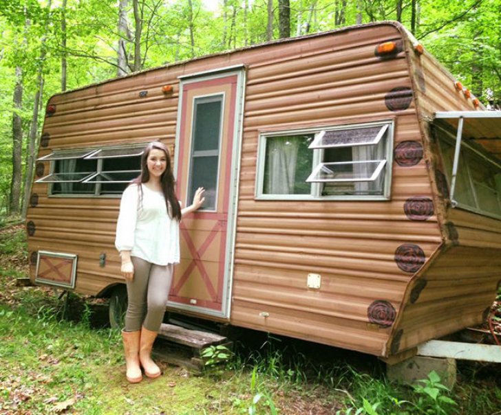 A girl paid $200 for an outdated caravan, but the results are incredible.