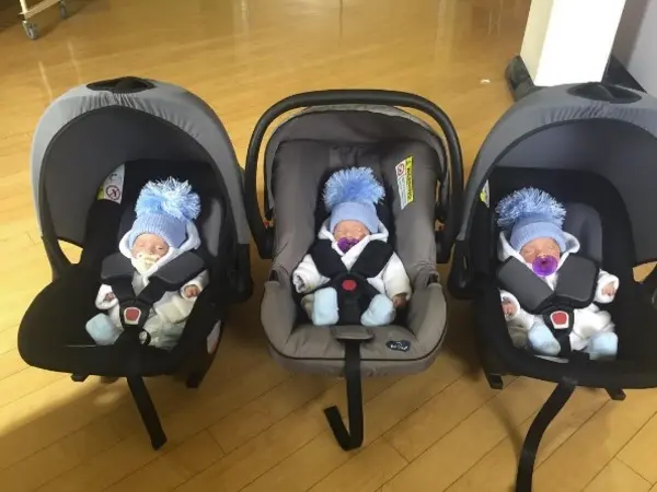 As a mother rushes to the emergency room to deliver triplets, the nurses freeze.