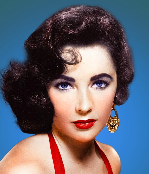 The granddaughter of Elizabeth Taylor resembles her in every way.