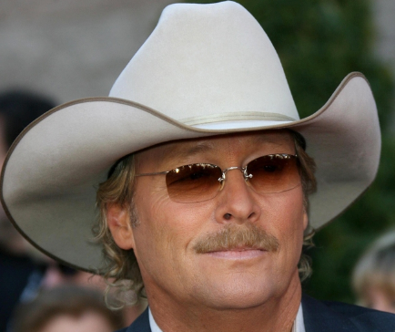 Alan Jackson makes a significant announcement after 43 years of marriage